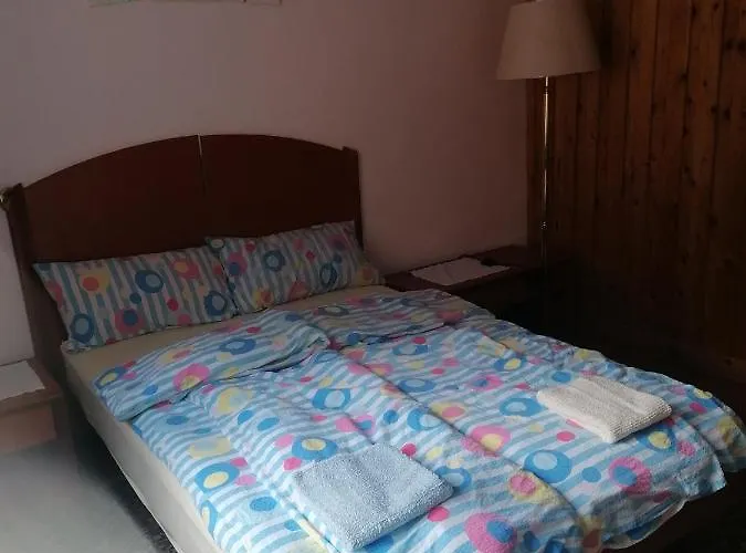 Smucarska Koca فندق مبيت وإفطار 3*